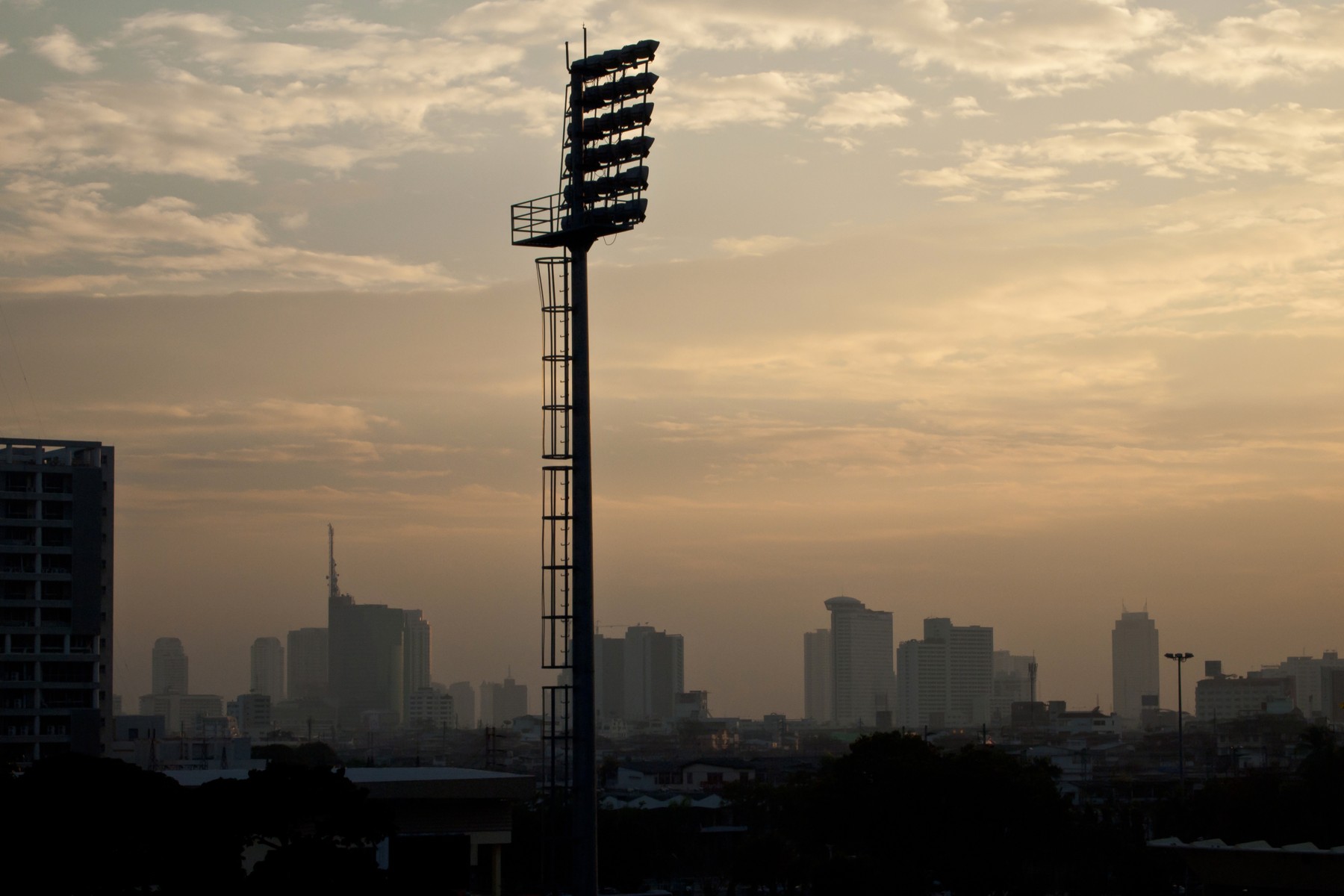 Edificios de Bangkok al atardecer.