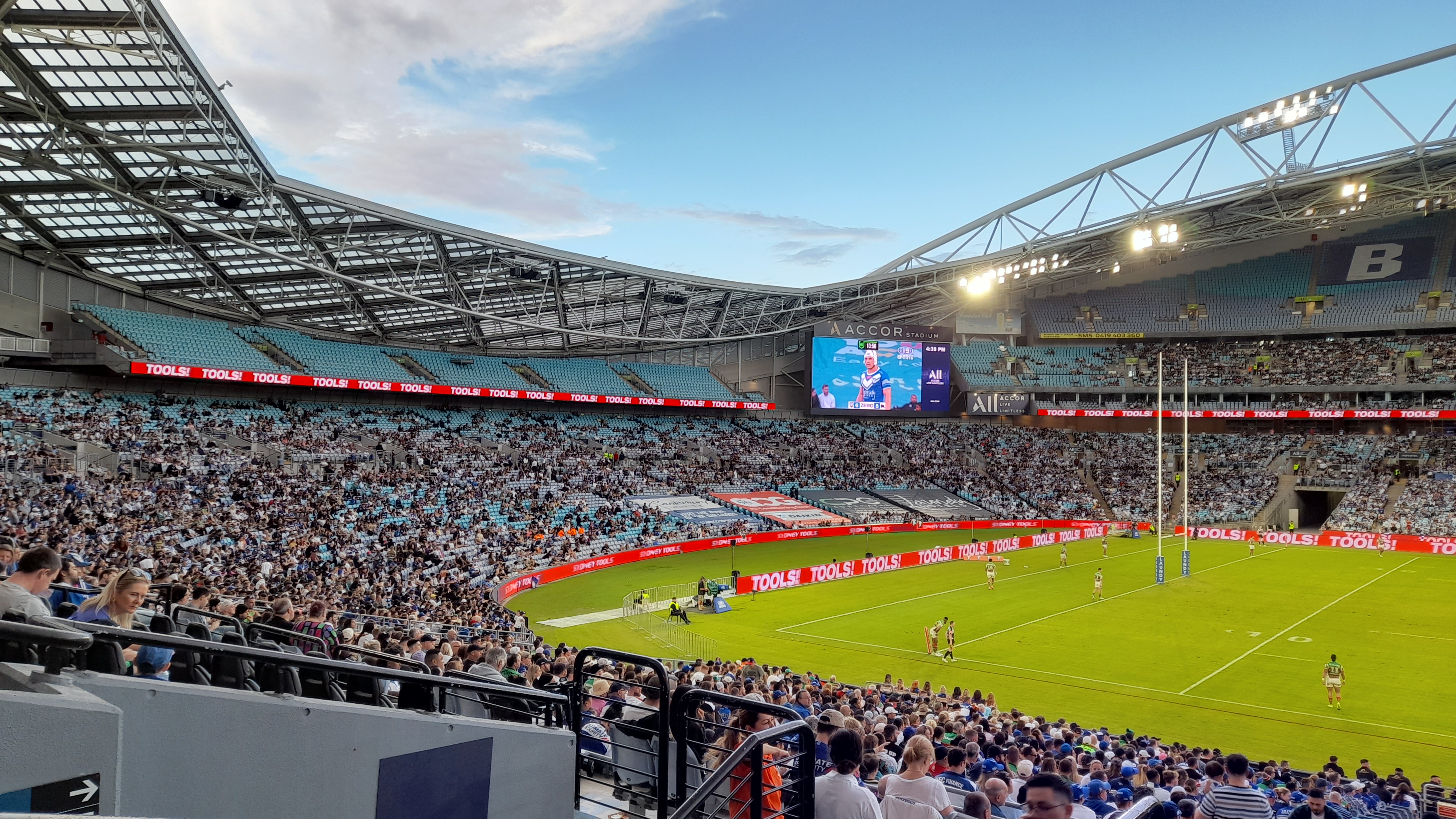 Gradas y terreno de juego de Stadium Australia en Sídney.